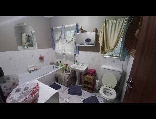 4 BEDROOM HOUSE FOR SALE IN DASPOORT ESTATE